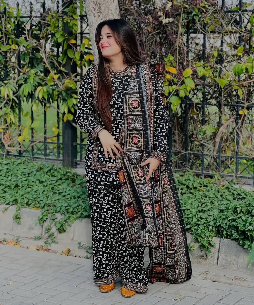 BINSAEED Winter Bloom (Printed Khaddar 3PC)